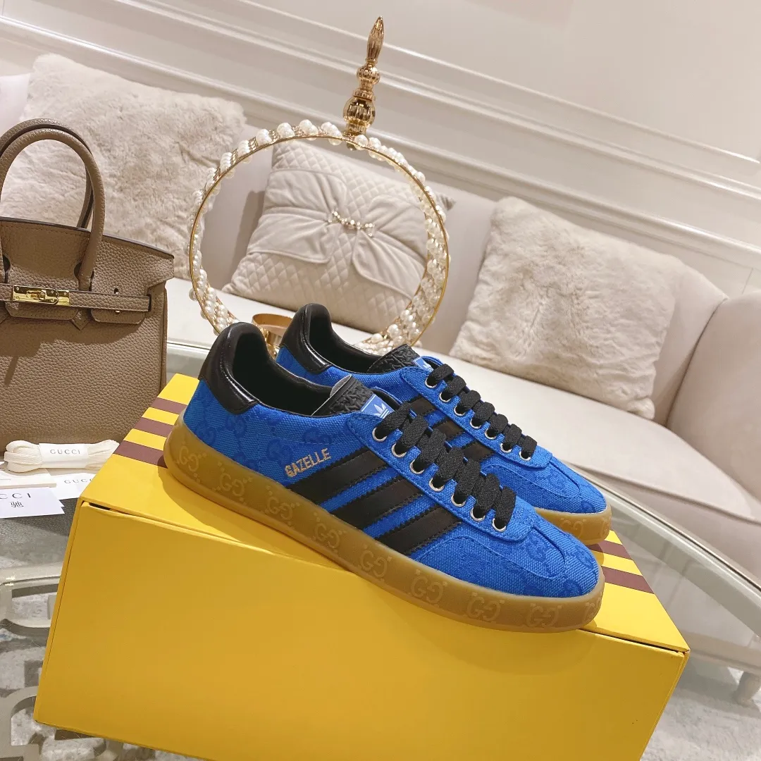 👟👟Ex-factory price 520👟👟Gucci&adidas joint limited edition couple's sneakers. A super nice joint casual sneaker with rich and bold colors! It showed everyone a completely different charm from the past! Combining retro style and youthful sports style to create a new aesthetic! Vitality yet stylish at the same time! ! Upper - made of cowhide, cowhide, cloth. Lining - sheepskin lining for foot pads. Sole - original open-molded beef tendon non-slip and wear-resistant outsole. Size: 35-47 (couple style)